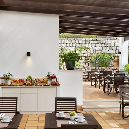 Pine Cliffs Residence, A Luxury Collection Resort, Algarve מלון אלבופיירה
